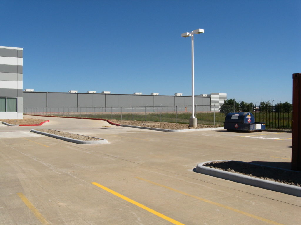 commercial fence at a pearland corporate location