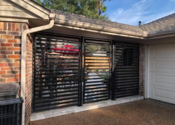 horizontal iron breezeway